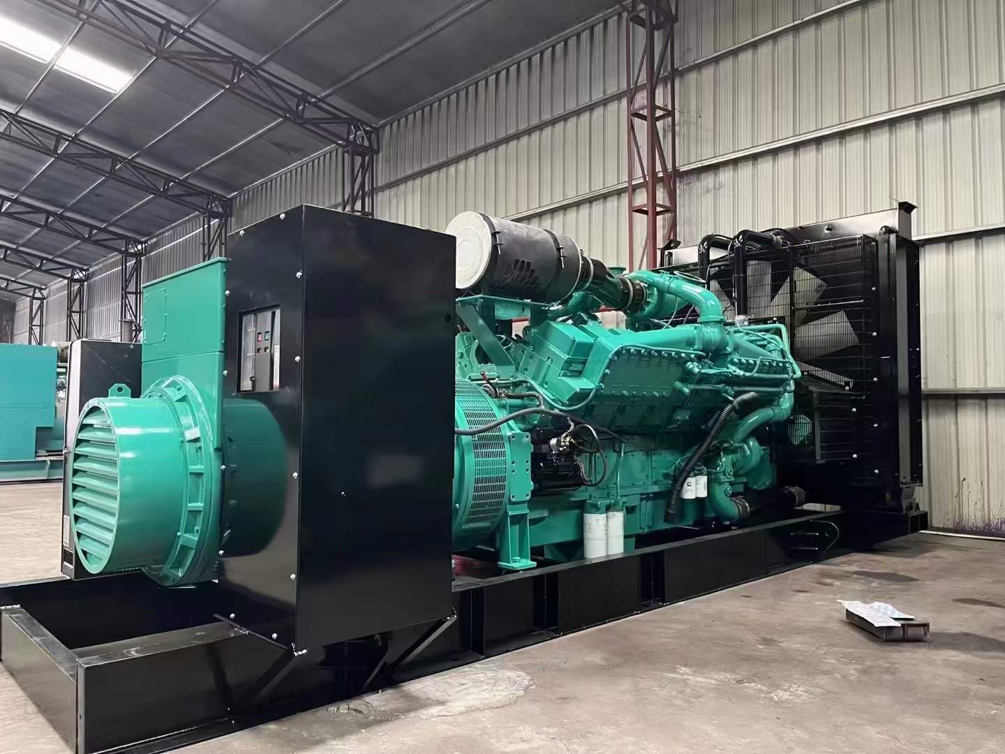 巩留如何降低 800kW 柴油发电机输出电流的波动？