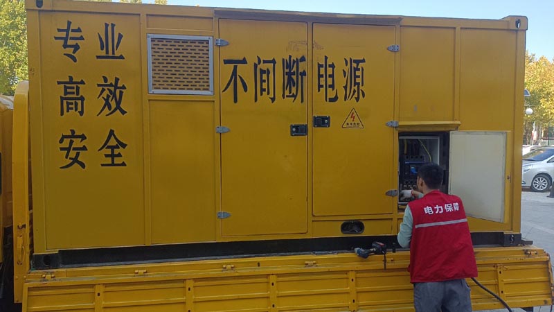 巩留柴油发电机组和UPS电源配合使用时，如何避免切换过程中的电力中断？